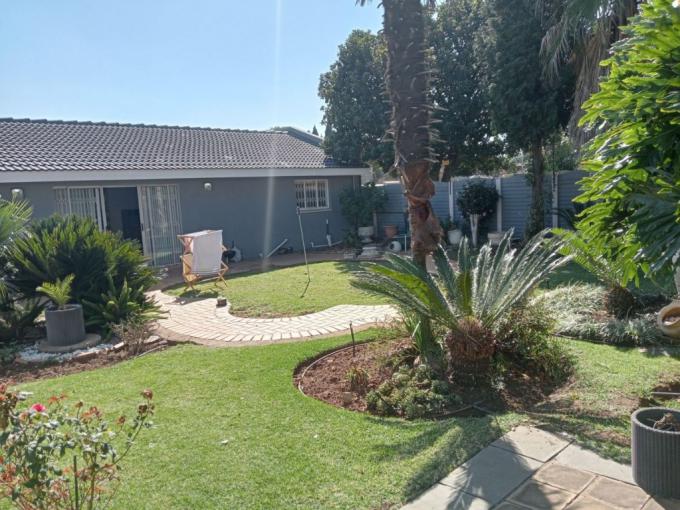 3 Bedroom House for Sale For Sale in Brackendowns - MR701058