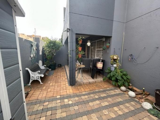 2 Bedroom Apartment for Sale For Sale in New Redruth - MR701060