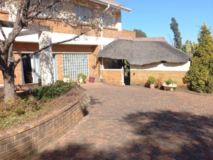 4 Bedroom House for Sale For Sale in Mondeor - MR701081