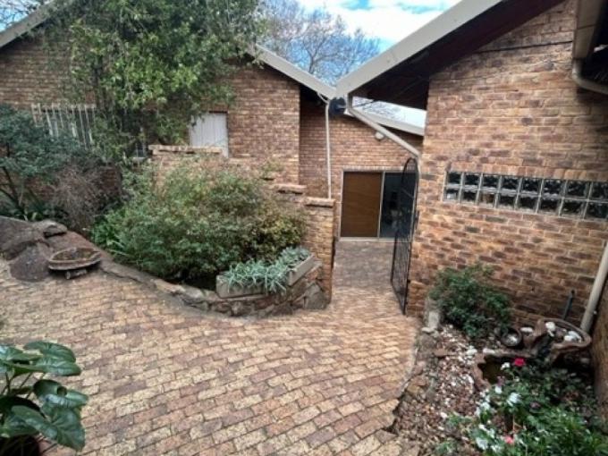 5 Bedroom House for Sale For Sale in Mulbarton - MR701085