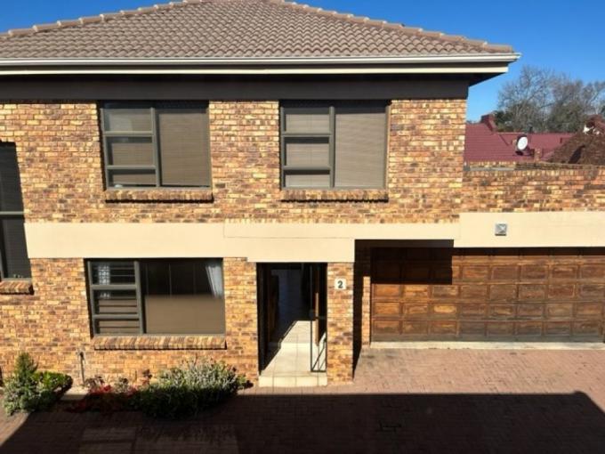 3 Bedroom Simplex for Sale For Sale in New Redruth - MR701089