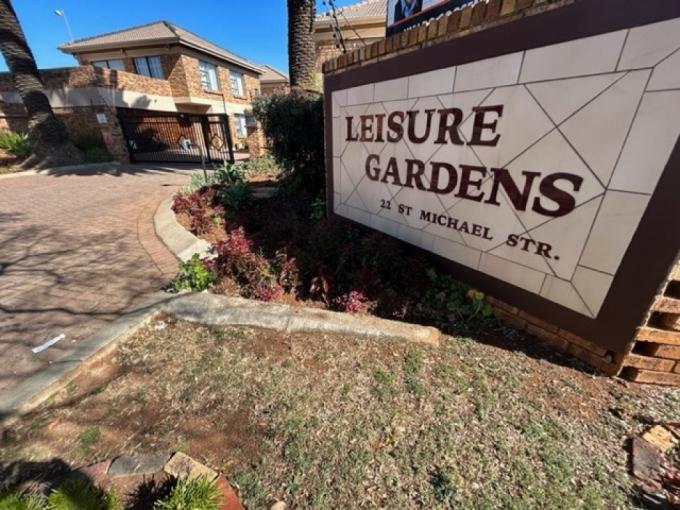 3 Bedroom Simplex for Sale For Sale in New Redruth - MR701090