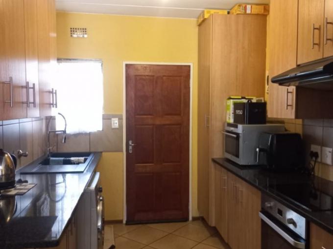 3 Bedroom Simplex for Sale For Sale in Albertsdal - MR701097