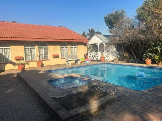 4 Bedroom House for Sale For Sale in Brackenhurst - MR701100