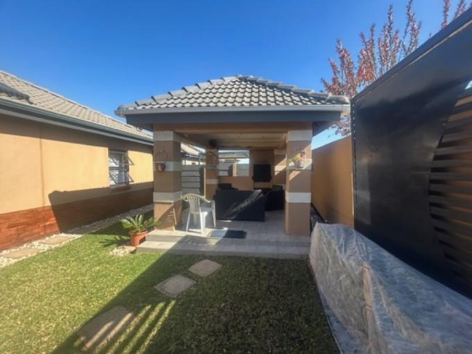 3 Bedroom Simplex for Sale For Sale in Albertsdal - MR701109