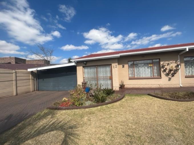 4 Bedroom House for Sale For Sale in Verwoerdpark - MR701110