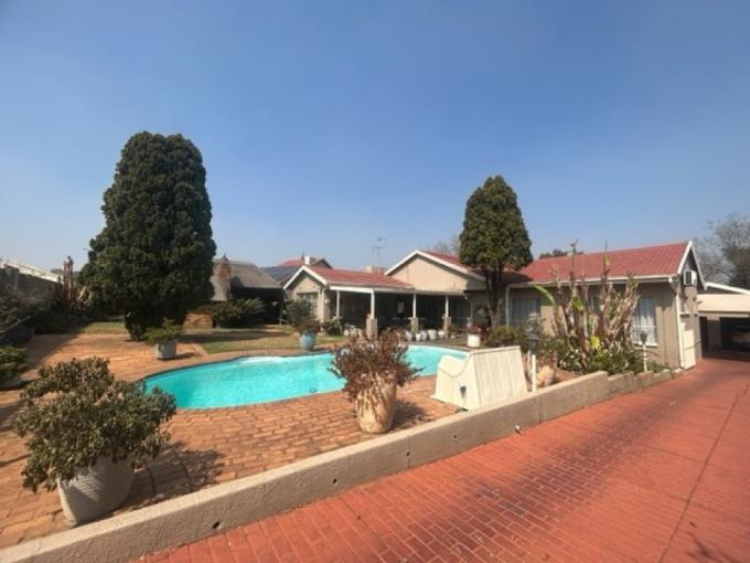 3 Bedroom House for Sale For Sale in Verwoerdpark - MR701117