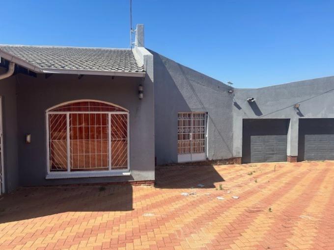 4 Bedroom House for Sale For Sale in Naturena - MR701123