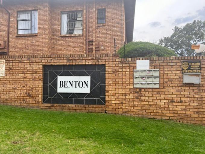 2 Bedroom Simplex for Sale For Sale in Florentia - MR701124