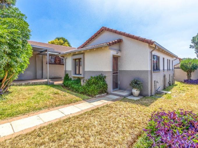 2 Bedroom Simplex for Sale For Sale in Bromhof - MR701129