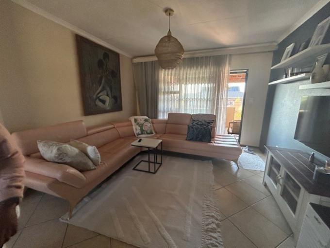 2 Bedroom Apartment for Sale For Sale in Albertsdal - MR701144