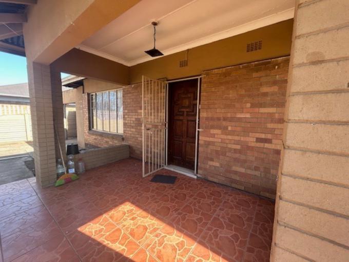 4 Bedroom House for Sale For Sale in Vanderbijlpark - MR701147