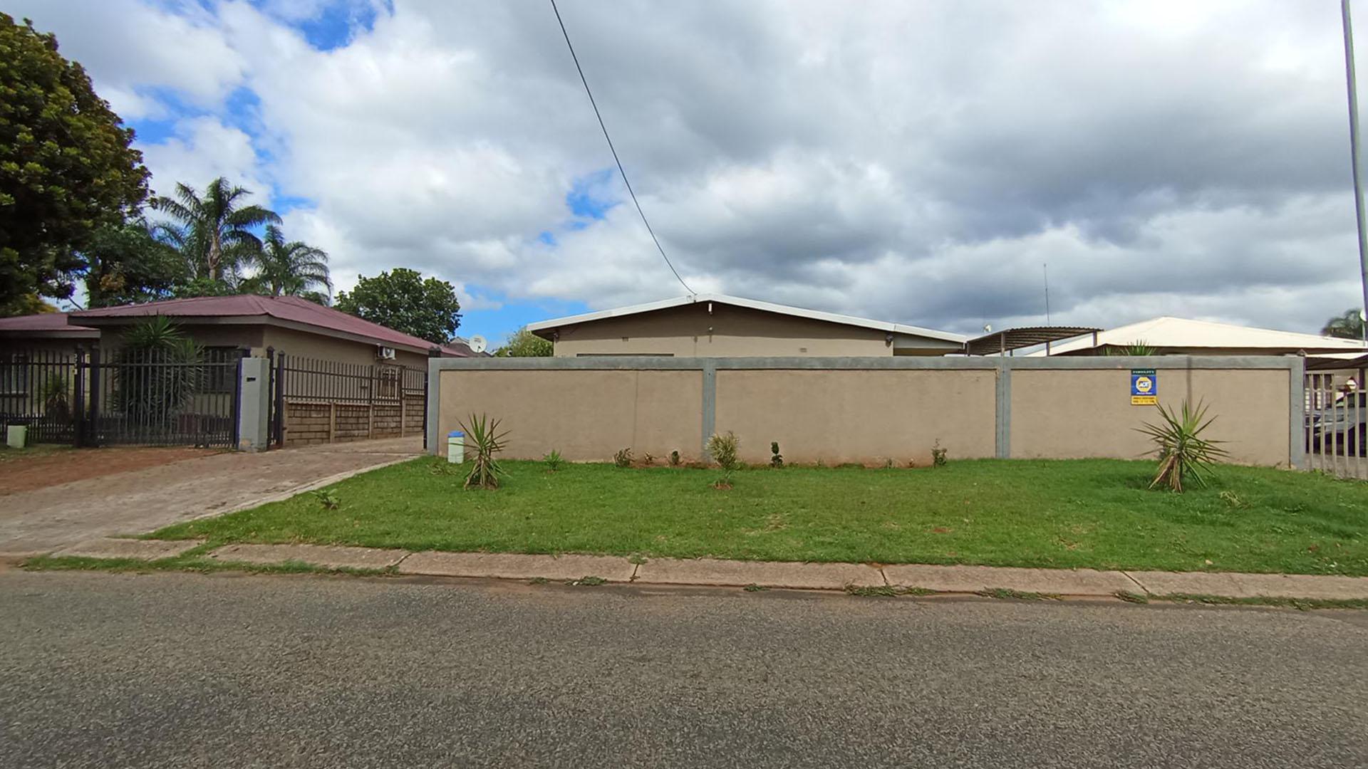 Front View of property in Pretoria North