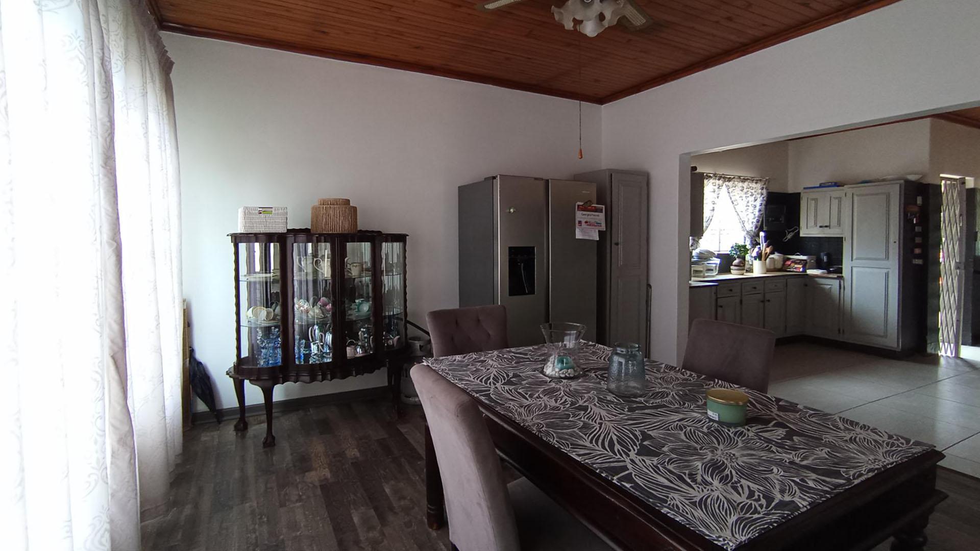 Dining Room - 19 square meters of property in Pretoria North