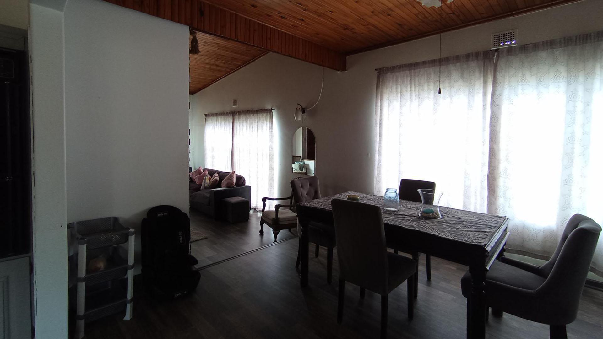 Dining Room - 19 square meters of property in Pretoria North