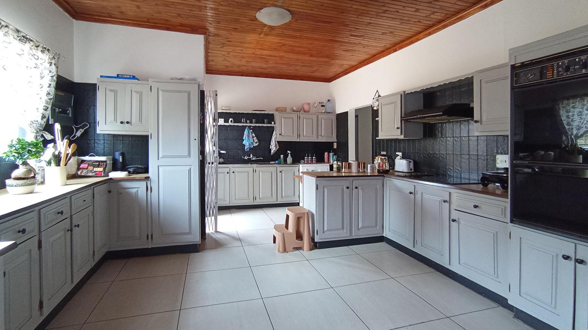 Kitchen - 24 square meters of property in Pretoria North