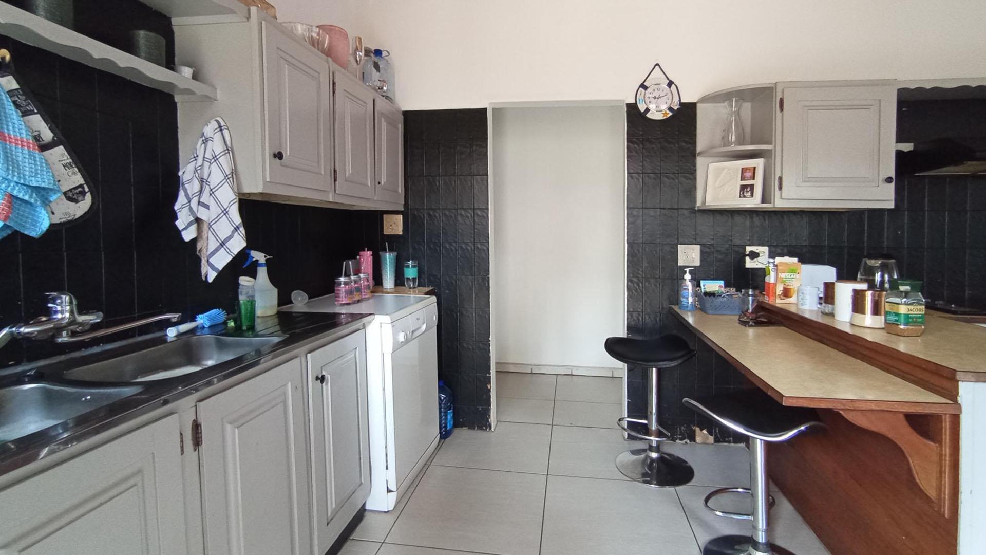 Kitchen - 24 square meters of property in Pretoria North