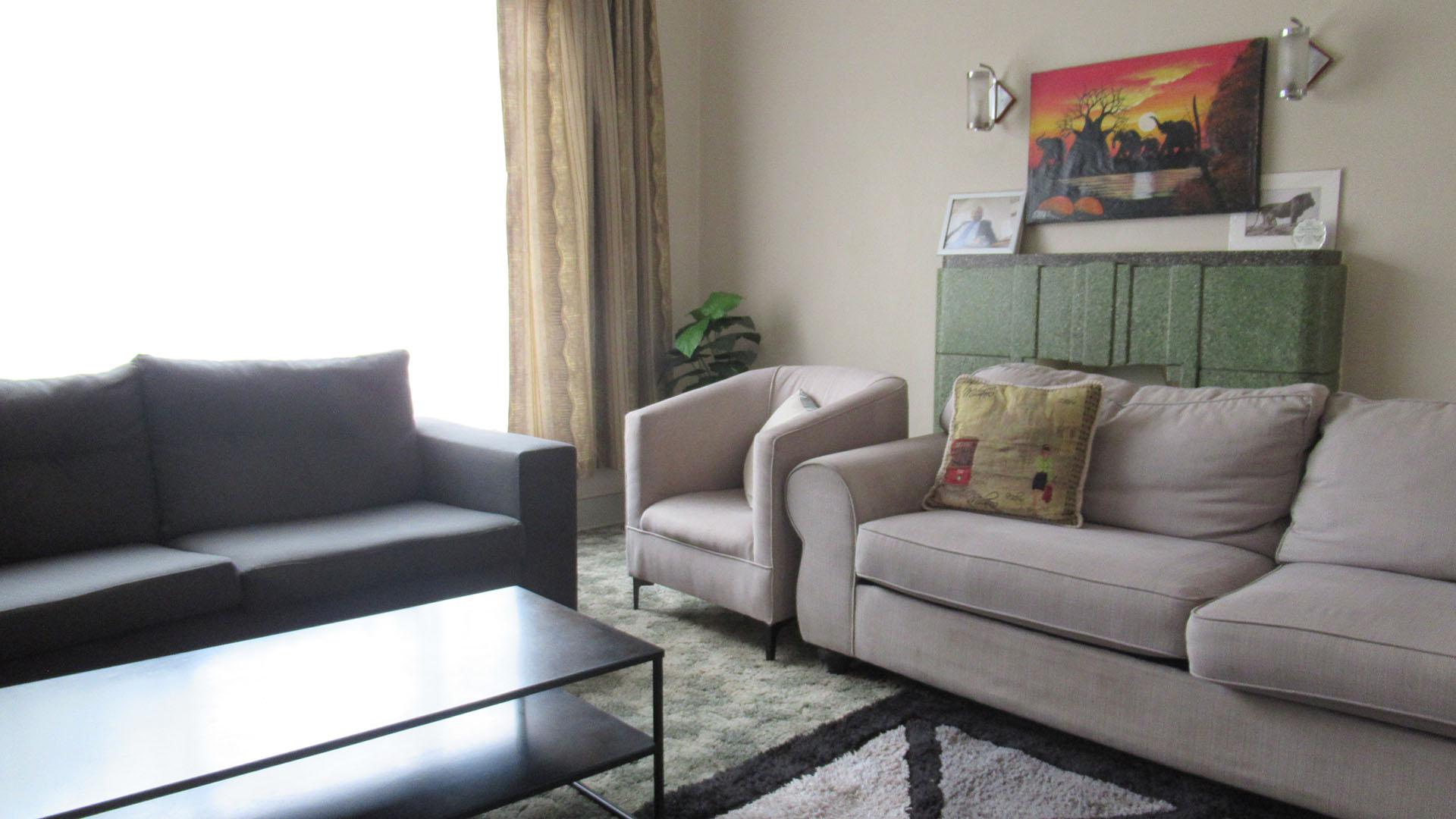 Lounges - 23 square meters of property in Rosettenville