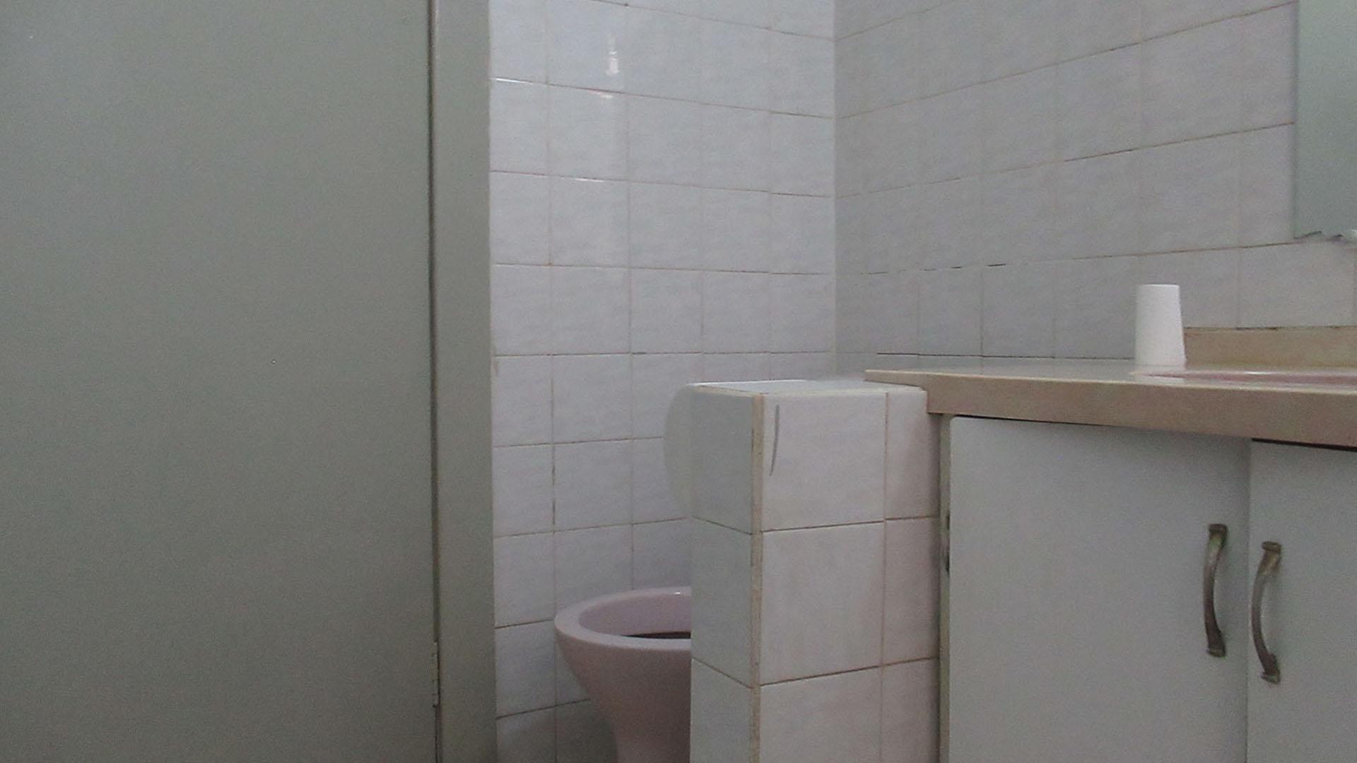 Bathroom 1 - 4 square meters of property in Rosettenville