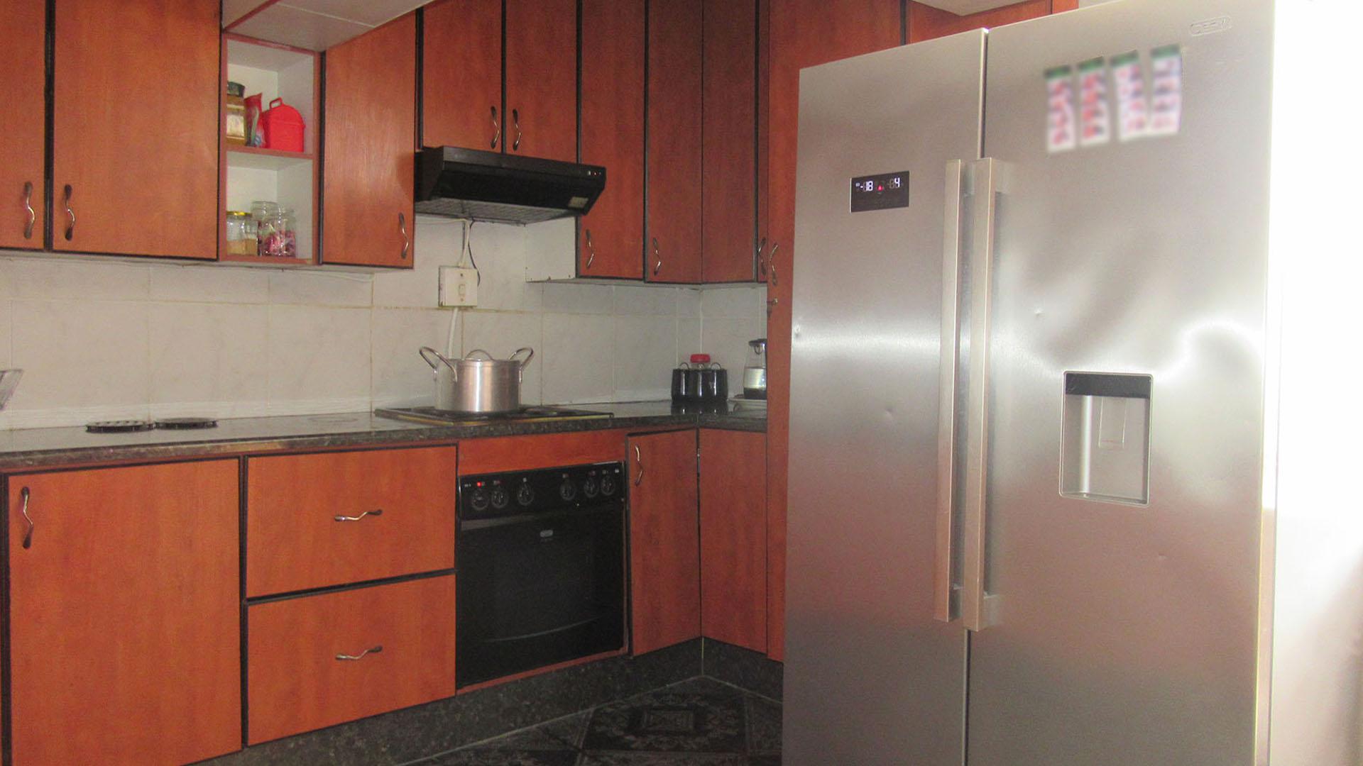 Kitchen - 19 square meters of property in Rosettenville