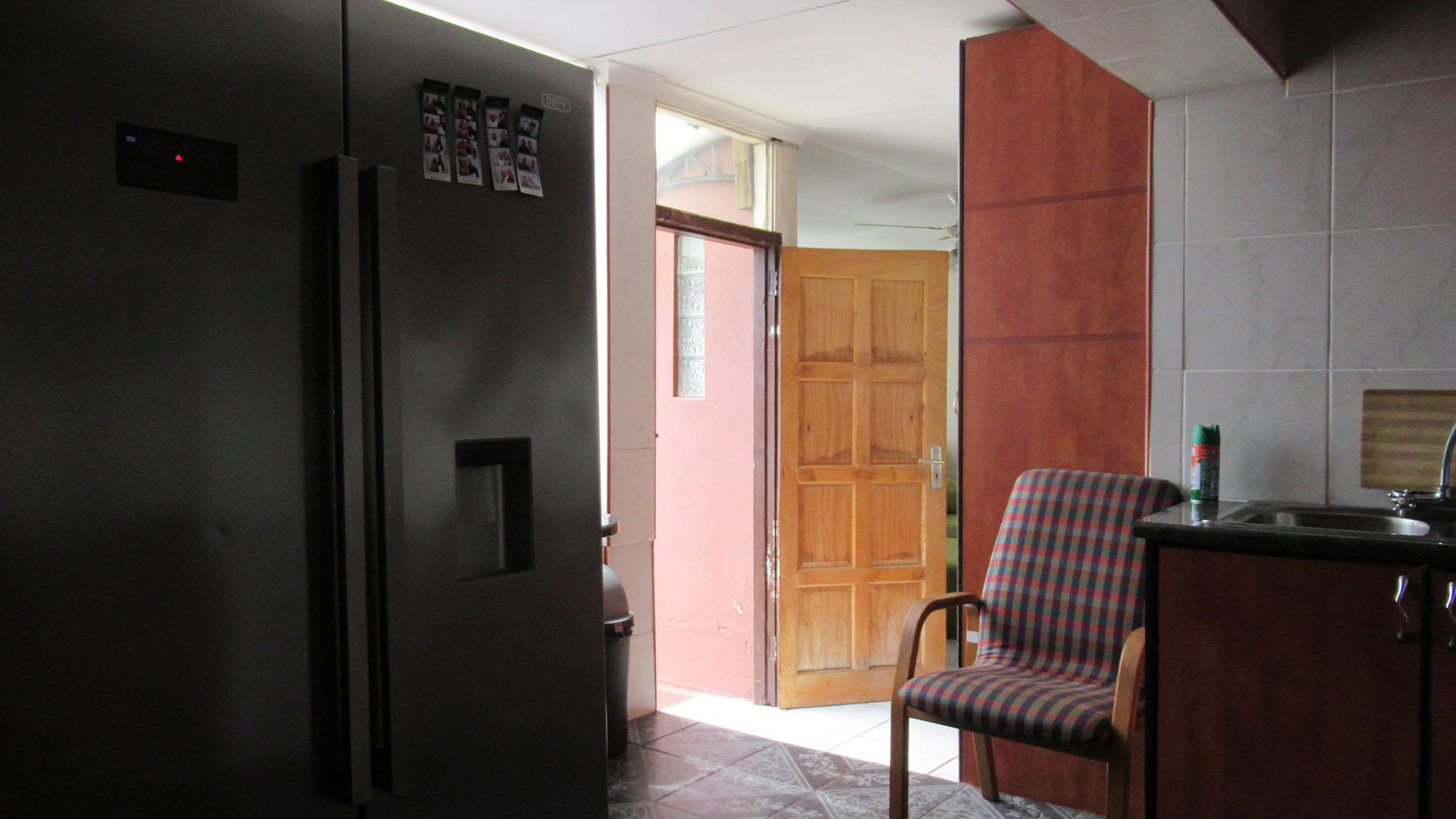 Kitchen - 19 square meters of property in Rosettenville