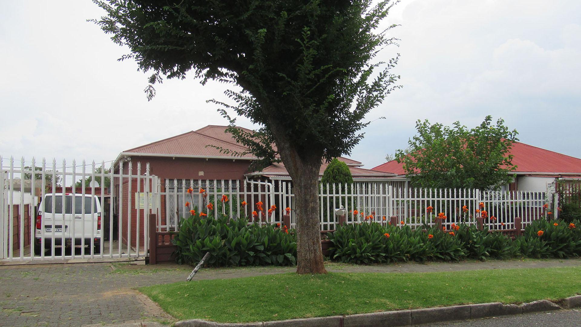 Front View of property in Rosettenville