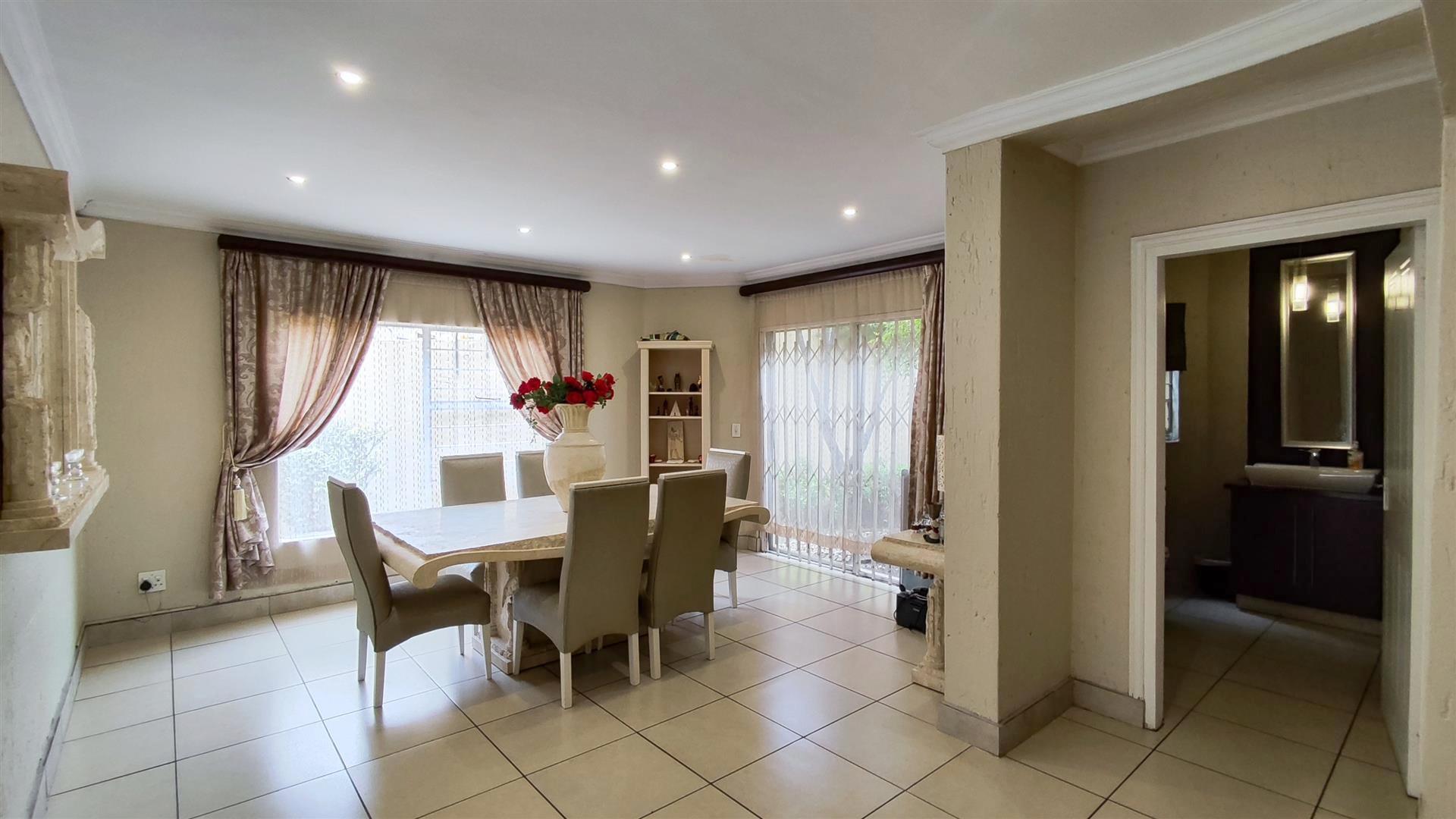 Dining Room - 26 square meters of property in Marais Steyn Park