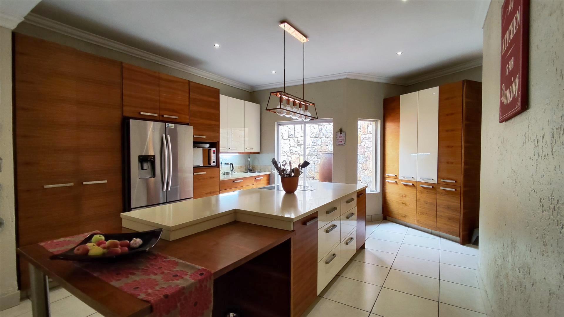 Kitchen - 20 square meters of property in Marais Steyn Park