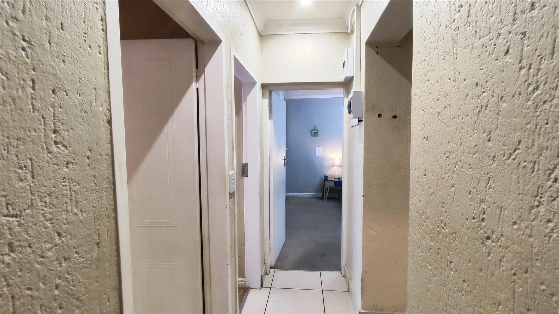 Spaces - 32 square meters of property in Marais Steyn Park