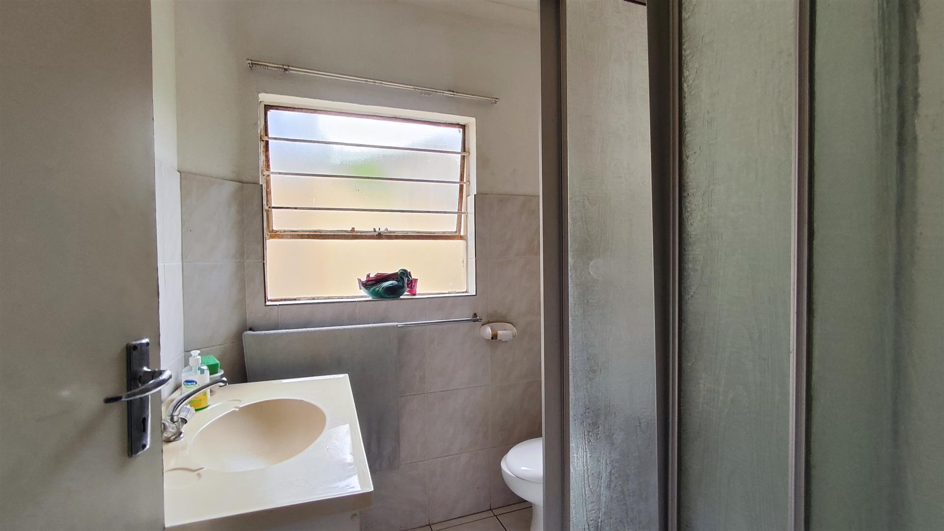 Bathroom 2 of property in Marais Steyn Park