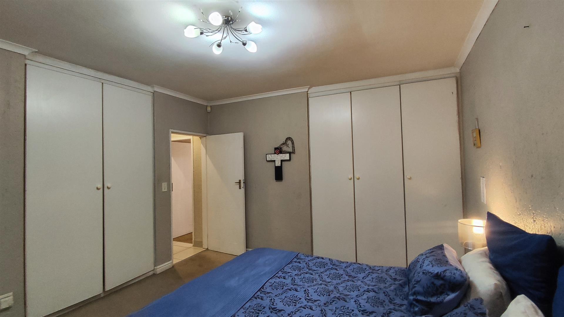 Main Bedroom - 41 square meters of property in Marais Steyn Park