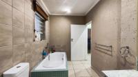 Bathroom 1 - 12 square meters of property in Marais Steyn Park