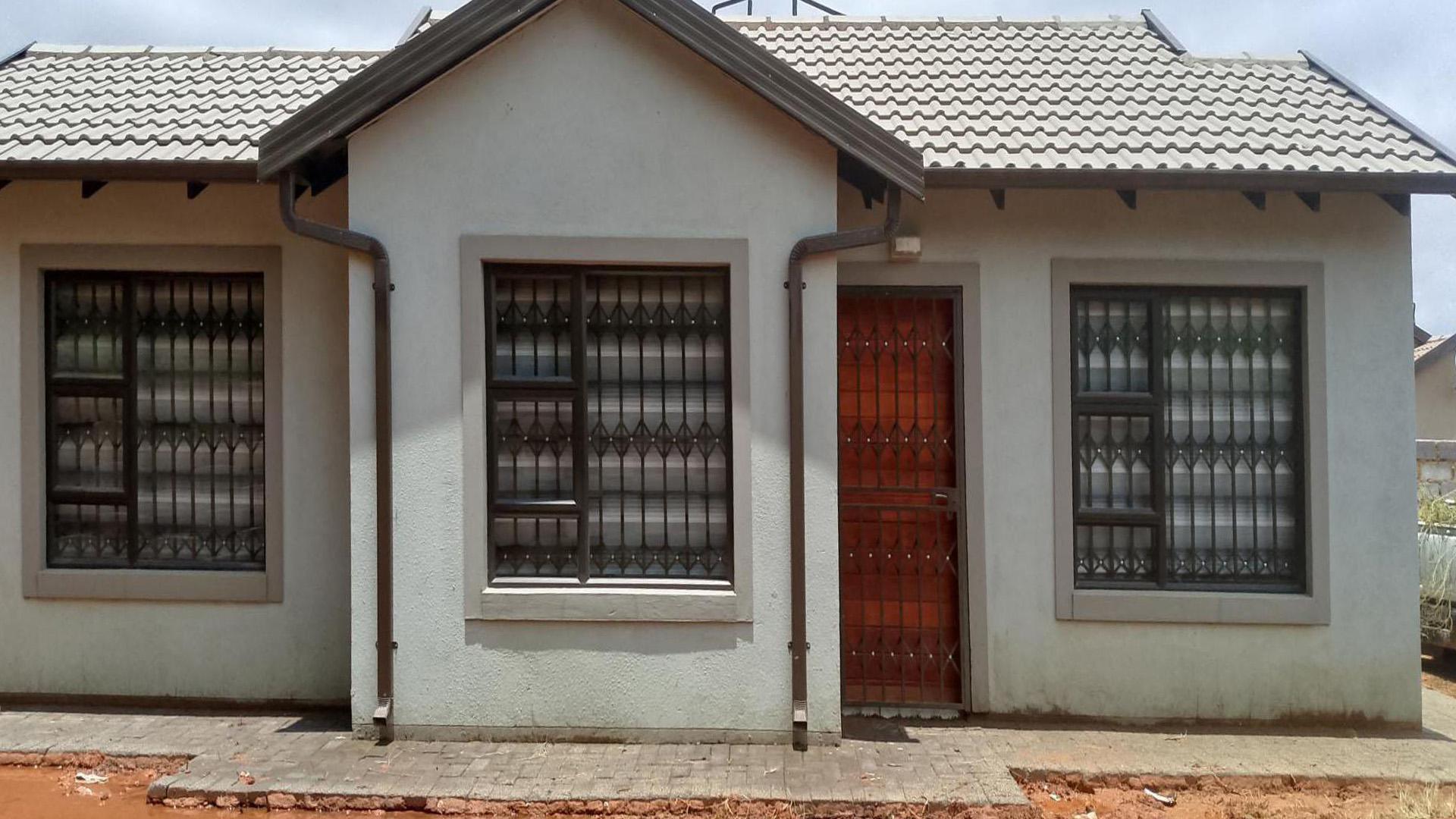 Front View of property in Wilfordon