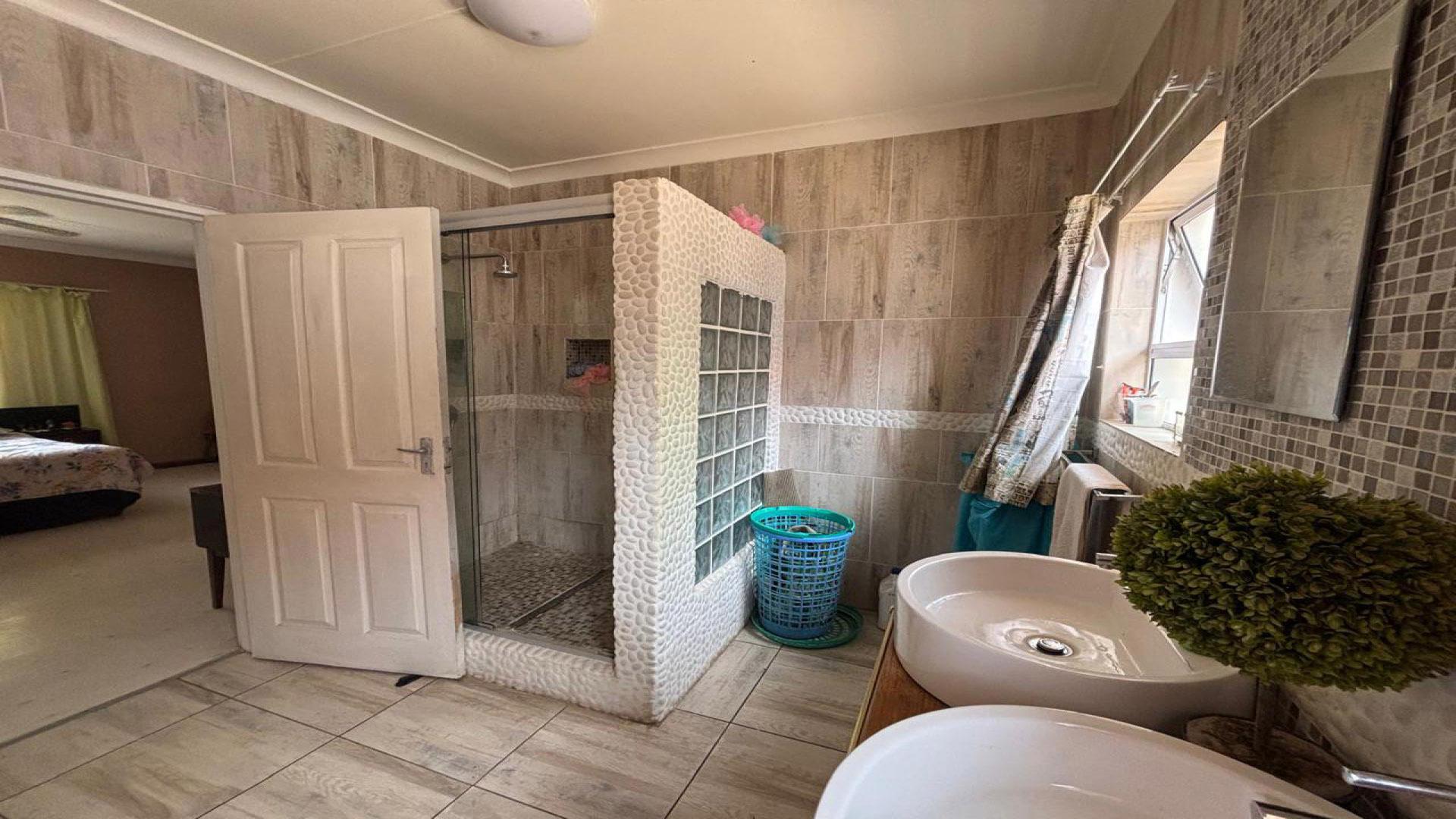 Main Bathroom of property in Kimberley