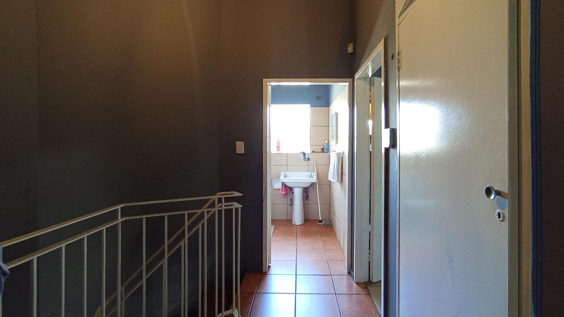 Spaces - 12 square meters of property in Meyerspark