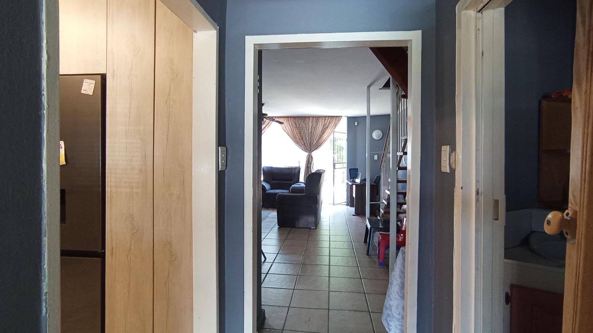 Spaces - 12 square meters of property in Meyerspark