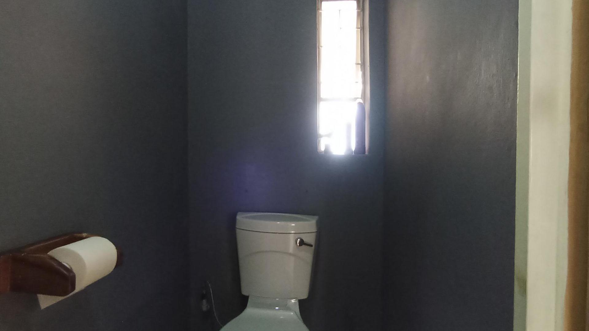 Guest Toilet - 3 square meters of property in Meyerspark