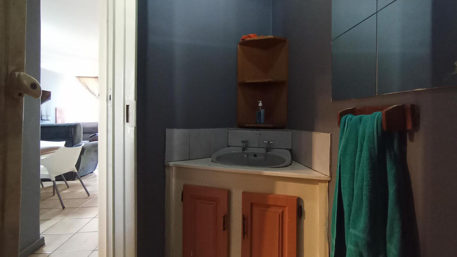 Guest Toilet - 3 square meters of property in Meyerspark