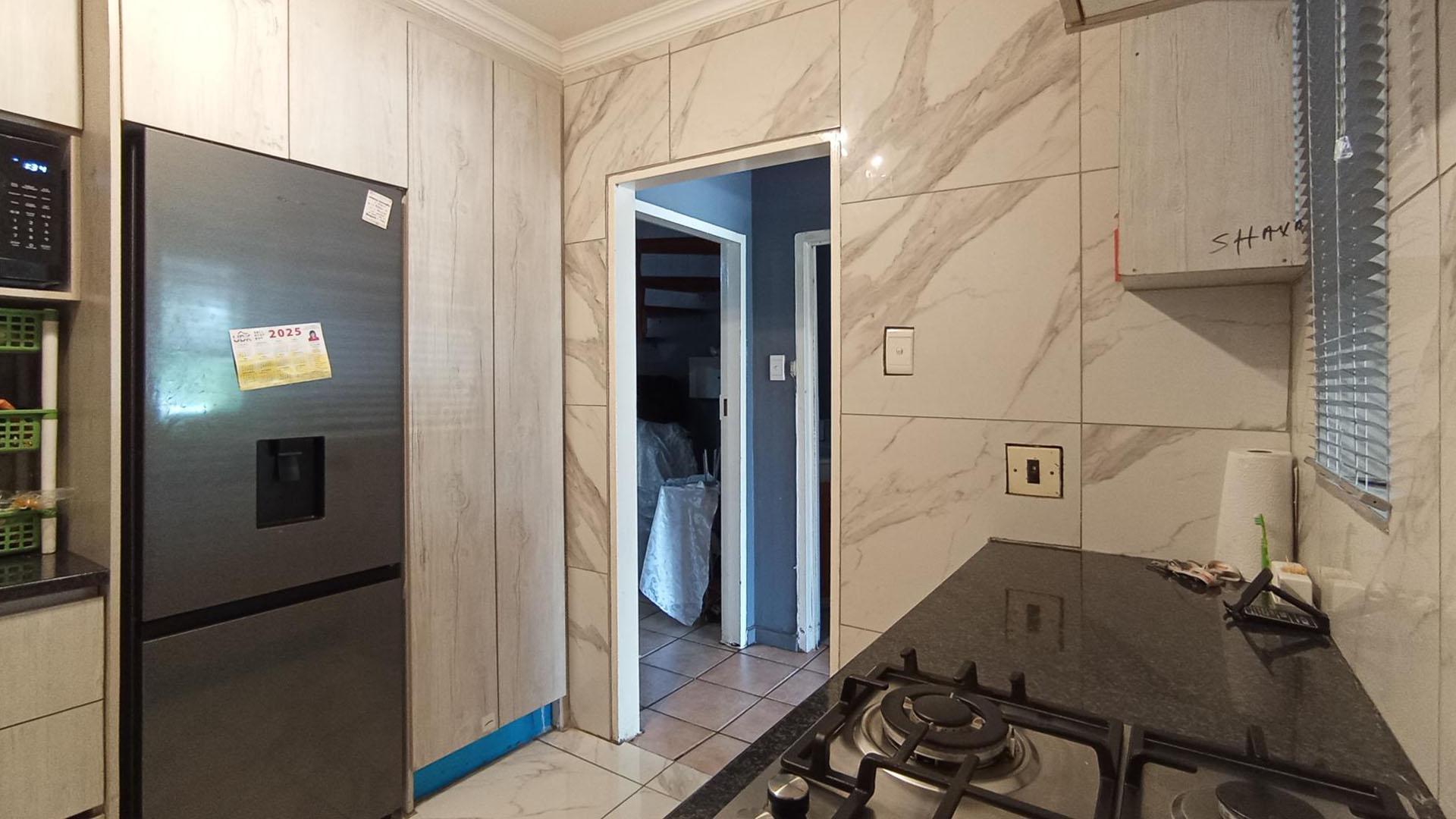 Kitchen - 9 square meters of property in Meyerspark