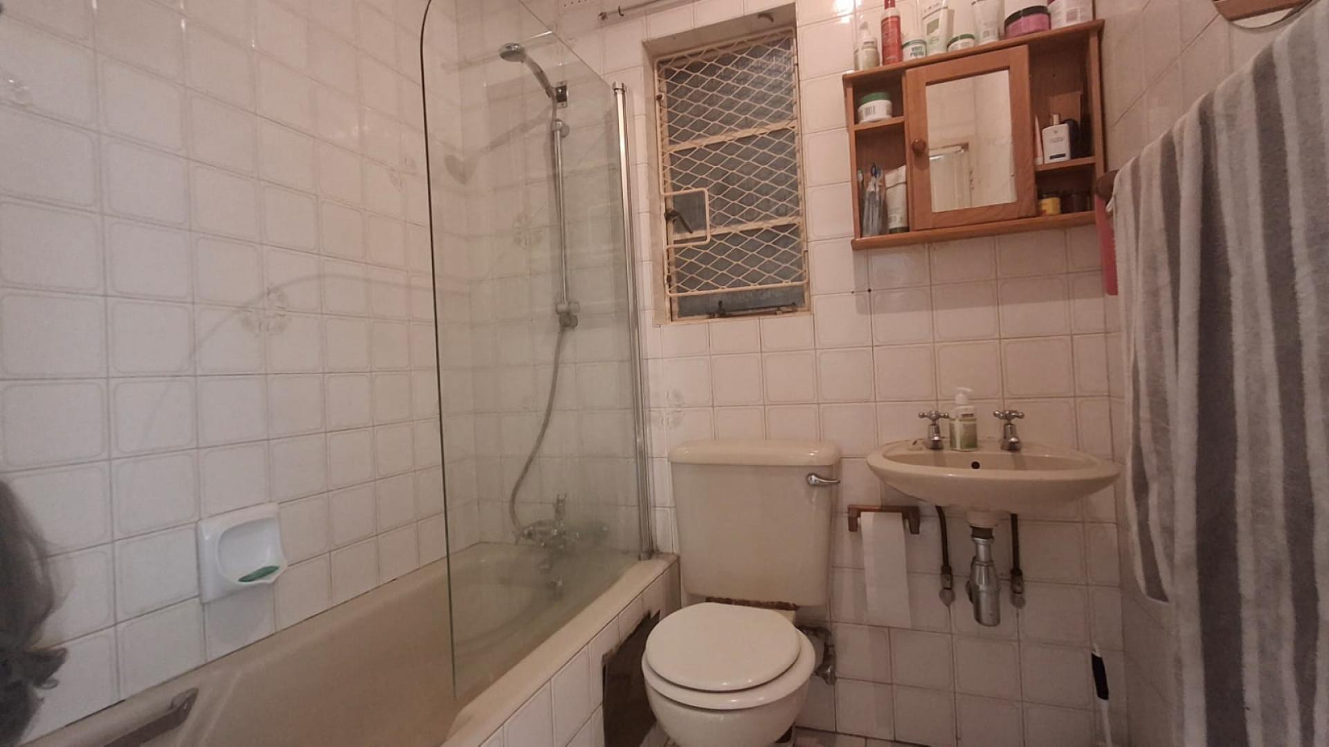 Bathroom 1 of property in Gosforth Park