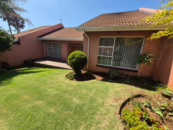 3 Bedroom Simplex for Sale For Sale in Mulbarton - MR701261