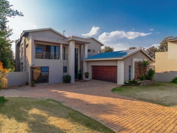 4 Bedroom House for Sale For Sale in Eikenhof - MR701286