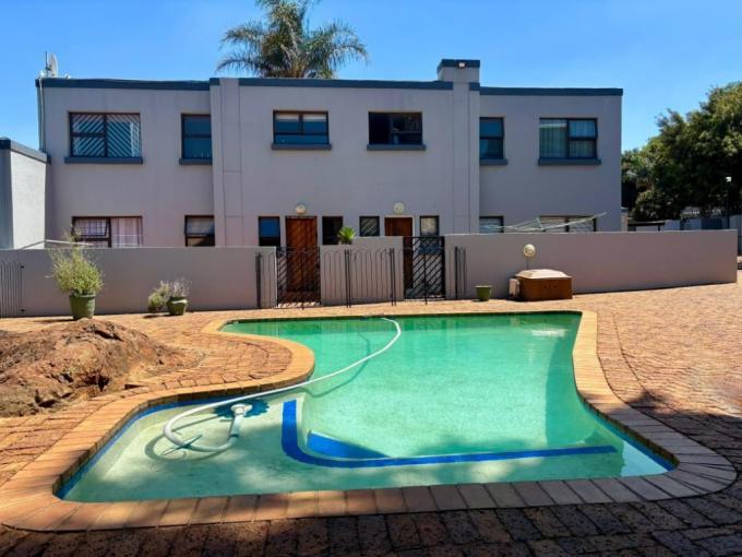 2 Bedroom Simplex for Sale For Sale in Bassonia - MR701287