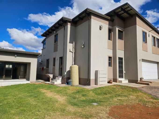 4 Bedroom House for Sale For Sale in Geelhoutpark - MR701289
