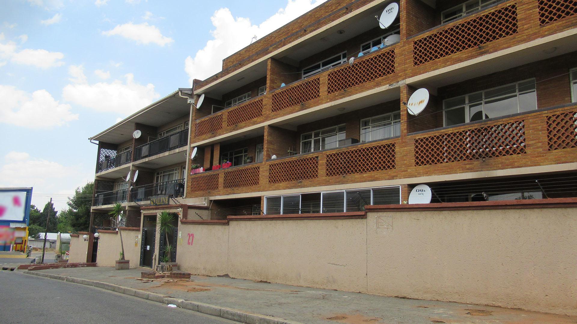 Front View of property in Primrose