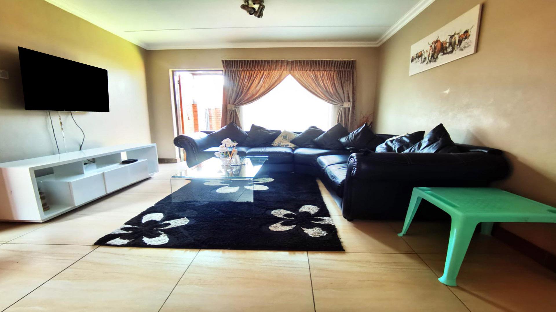 Lounges of property in Andeon