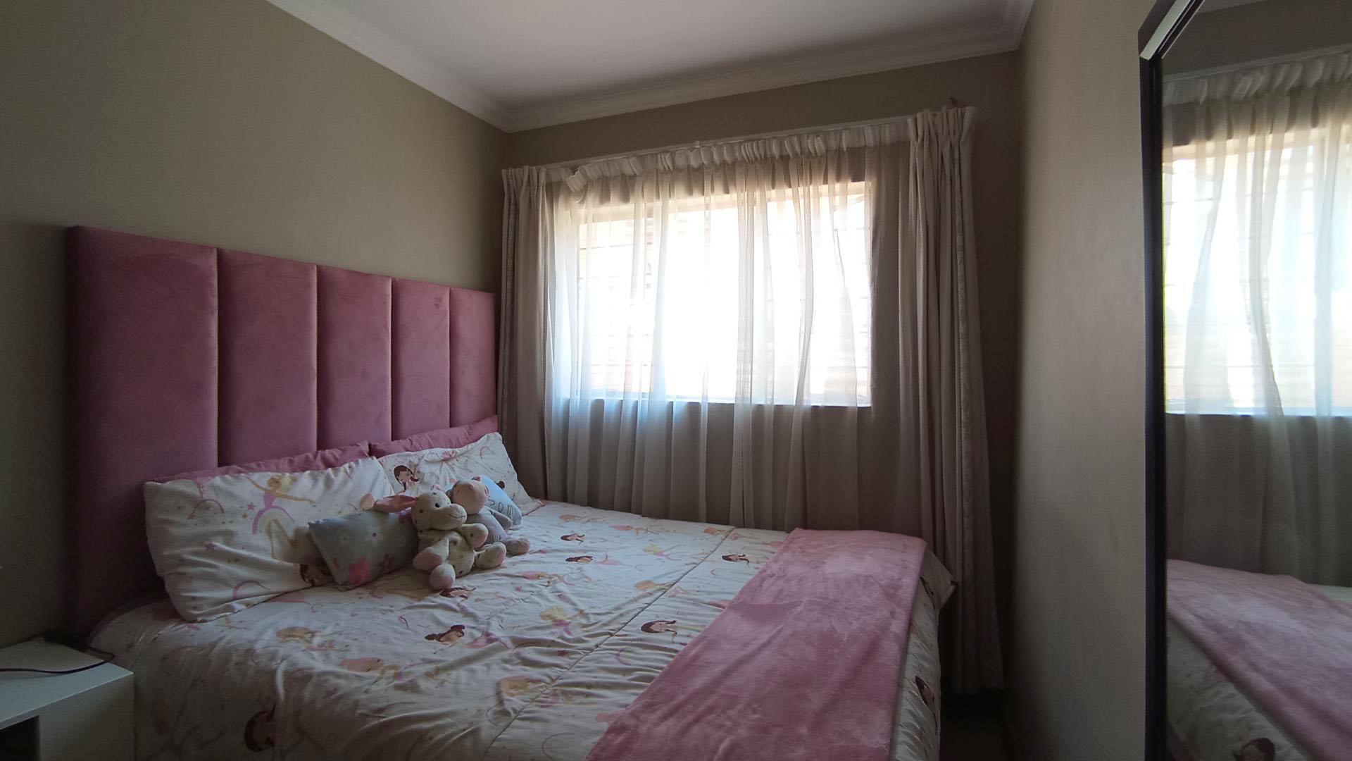 Bed Room 2 - 9 square meters of property in Andeon