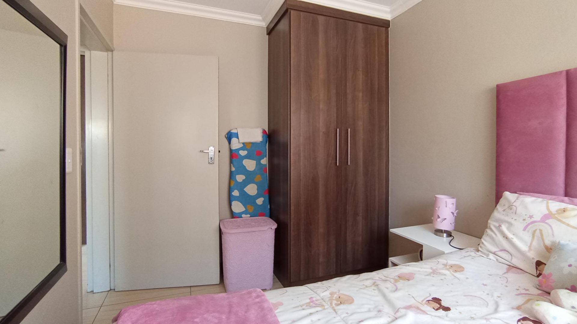 Bed Room 2 - 9 square meters of property in Andeon