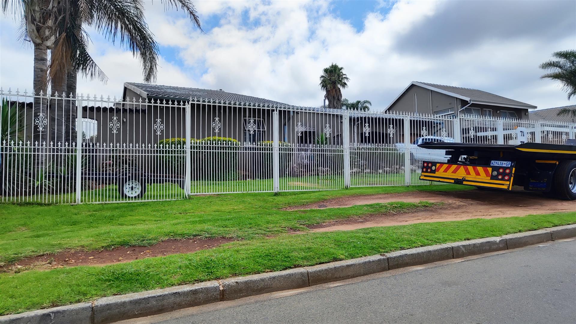 Front View of property in Oakdene