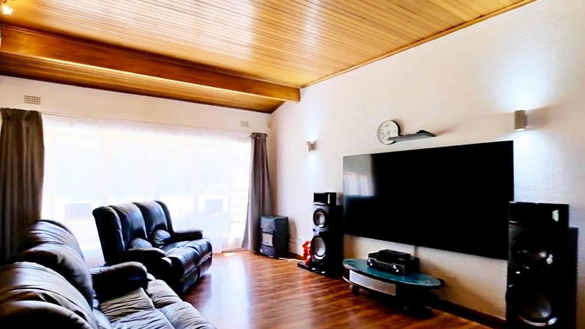 TV Room of property in Oakdene